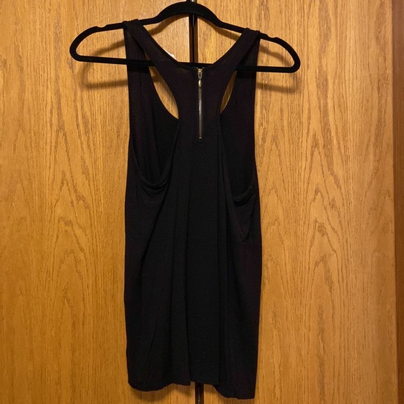 Basic Tank Top - Picture 3 of 4